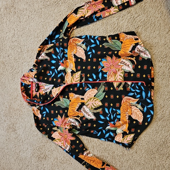 Room Service Tiger Print 2 Piece Shawl Collar Pajama Set Size S - Picture 6 of 9